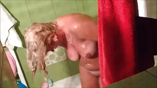 ප්රවේශම් විය හැකි දැරිය Tler සමග ඇඳට පැන