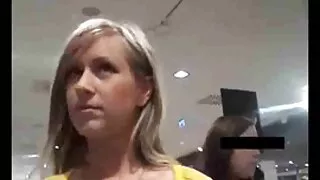 යට ඇඳුම් සවි කිරීම සහ සජීවී ලිංගික.