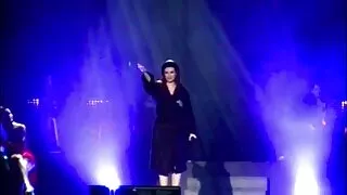 K QuinnLie Quinnley අර්ධ සහෝදරයා දුන්නා.