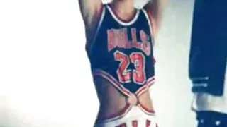 නර්තන ශිල්පියා නර්තන ශිල්පියාට කෙලවයි.