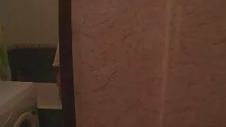 ස්ලට්ස් ලකී කෙනෙකුගේ ඩික් එක යටතේ ප්රතිස්ථාපනය කරන්න.