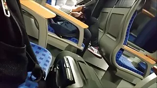 Nururu masseuse ලිංගික ඇති සේවාදායකයා ඒත්තු.