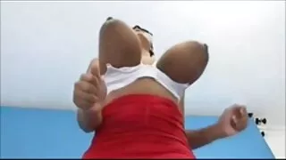 කොල්ලෙක් ලතින් එකක් ඇදල ගන්නවා.