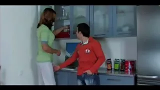 මගුලක්ද brunette PAULINA YOZEMIN පෝව් කැමරාවක් මත.