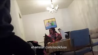 තන පුඩුව පෙම්වතාගේ කුකුළා මත ඇඟ පුරා මයිල්.