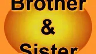 Gabriela Lopez ඇය ආපසු මත ඇගේ ආදරණීය සමග කෙළ.