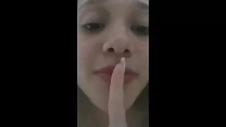 මැක් මැක් ලිංගික ඇති කිරීමට ගැහැණු භාවිතා කරයි.