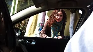 එමිලි විලිස් විශාල dildo සඳහා ගුද සූදානම්.