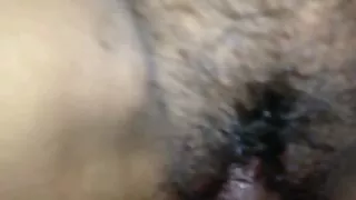 දිව්යමය පියයුරු කුකුළා වැළඳ සහ ඉස්ම සහිත තොල් එය උරා.